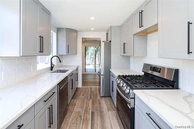 Building Photo - 2 Park Ave