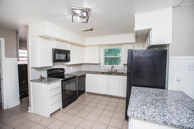 Building Photo - 2702 38th St