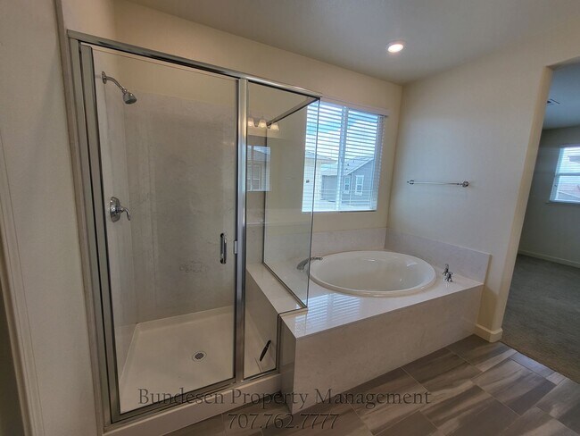 Building Photo - Beautiful 4 Bed / 3 Bath Home in Desirable WillowGlen Community ~7610 Wildrose Way, Rohnert Park