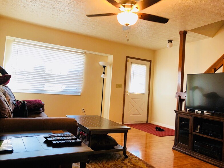 Building Photo - 8179 Rochester Way