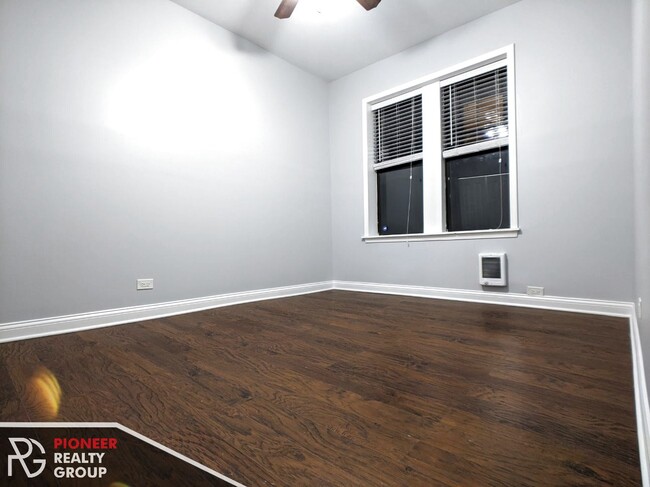 Building Photo - 3635 W Dickens Ave
