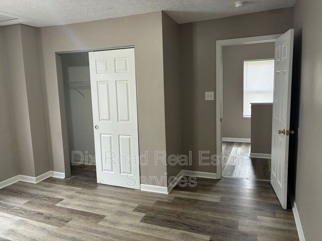 Building Photo - 715 Lorain Ave