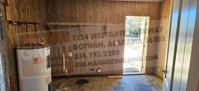 Building Photo - 2404 Scott Rd