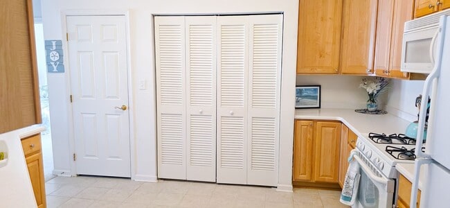 Building Photo - Stunning 2-Bed, 2-Bath Condo in Salisbury