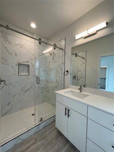 Building Photo - 6016 Fairway St