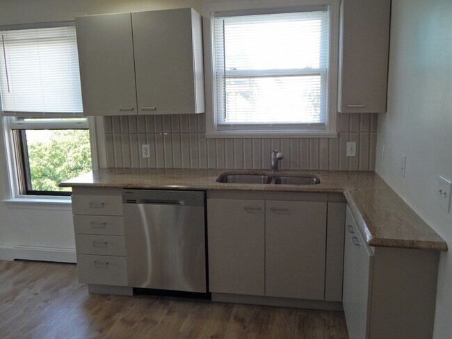 Building Photo - 83 Leyden St