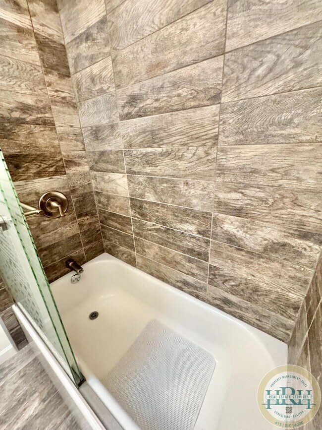 Building Photo - Huge Spacious 1BR|1BA loft in Lower Haight