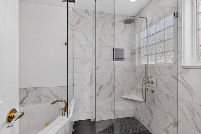 Building Photo - Executive Rental