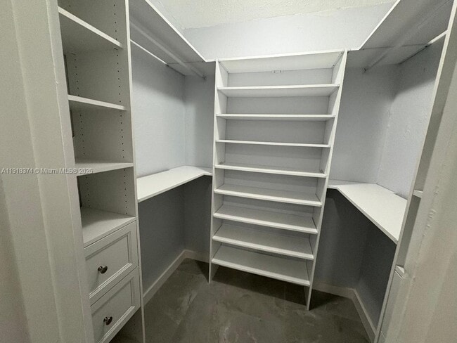 Building Photo - 6865 SW 42nd St