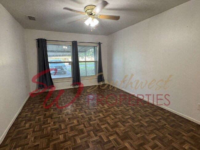 Building Photo - 4 bedroom 2 bath, great neighborhood! One block from TSU football field.