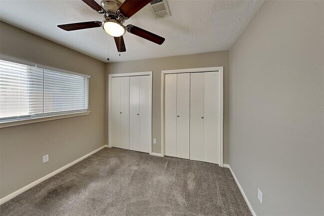 Building Photo - 8514 Greenleaf Lake Dr