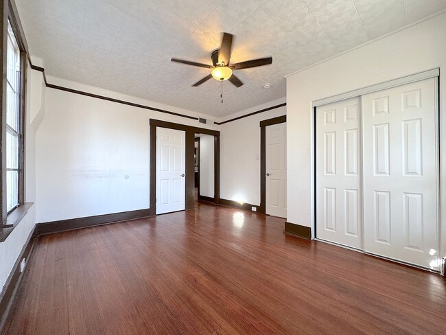 Building Photo - Updated Home with Historic Charm! 3bed/2 bath Refrig A/C across from Park! Water Included!