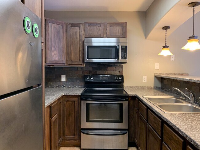 Building Photo - BEAUTIFUL 3 BR CONDO IN DESIRED GATED COMM...