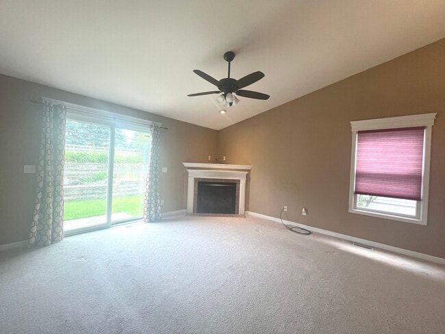 Building Photo - 909 Wartburg Dr