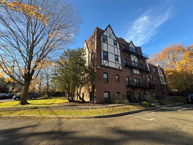 Building Photo - 1 Haven Ct