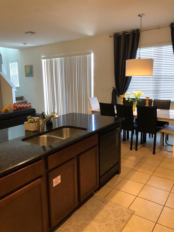 Building Photo - 921 Las Fuentes Dr