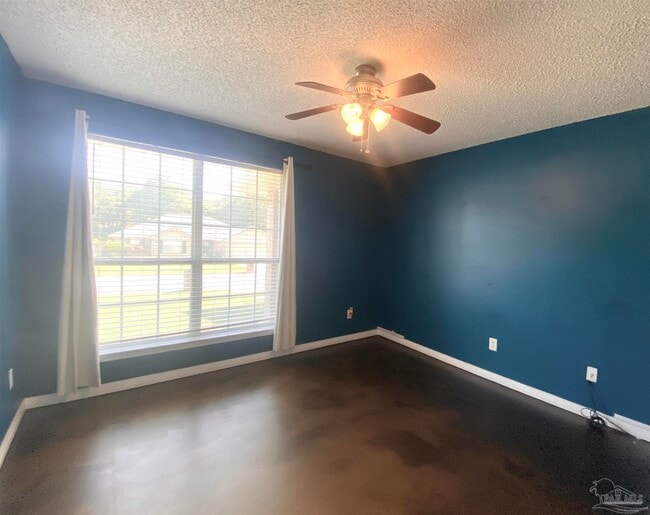 Building Photo - 6425 Sarasota St