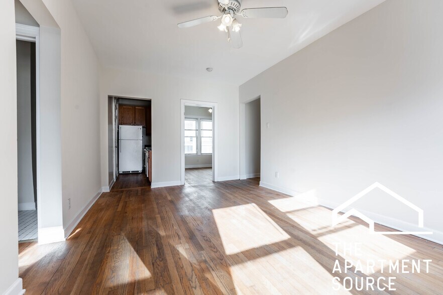 Building Photo - 3926 N Pine Grove Ave