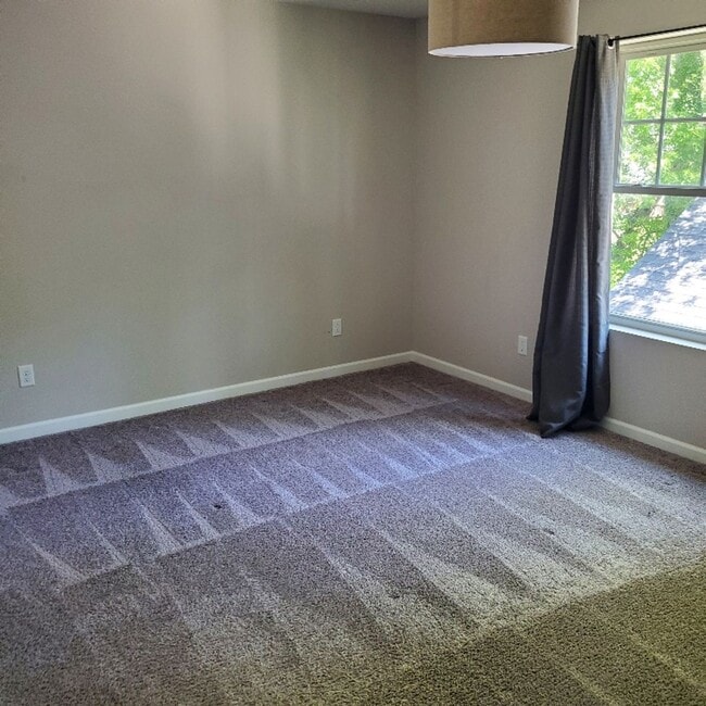 Building Photo - 3 Bed Room House For Rent
