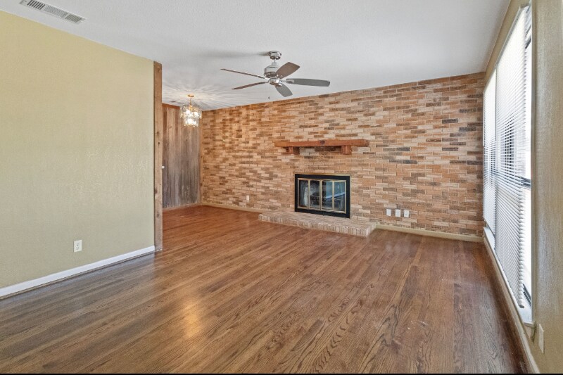 Building Photo - 10911 Visalia Dr