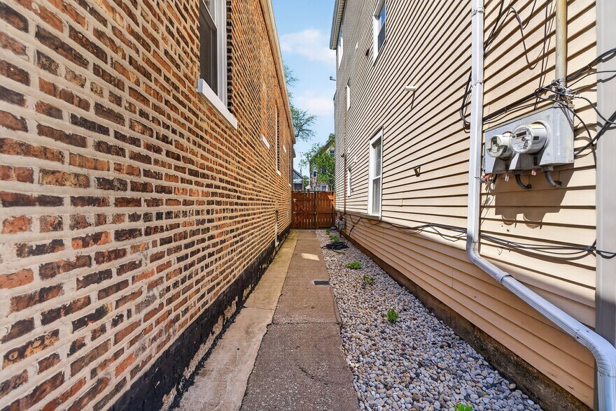 Building Photo - 4509 S Talman Ave