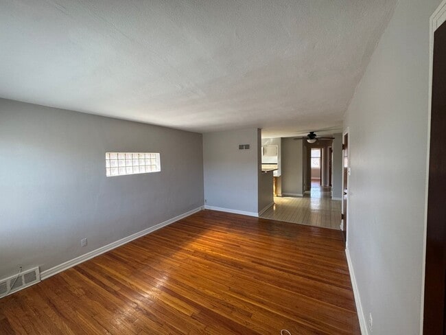 Building Photo - 4519 Jamieson Ave