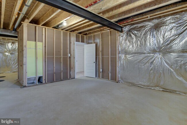 Building Photo - 6308 Savannah Dr