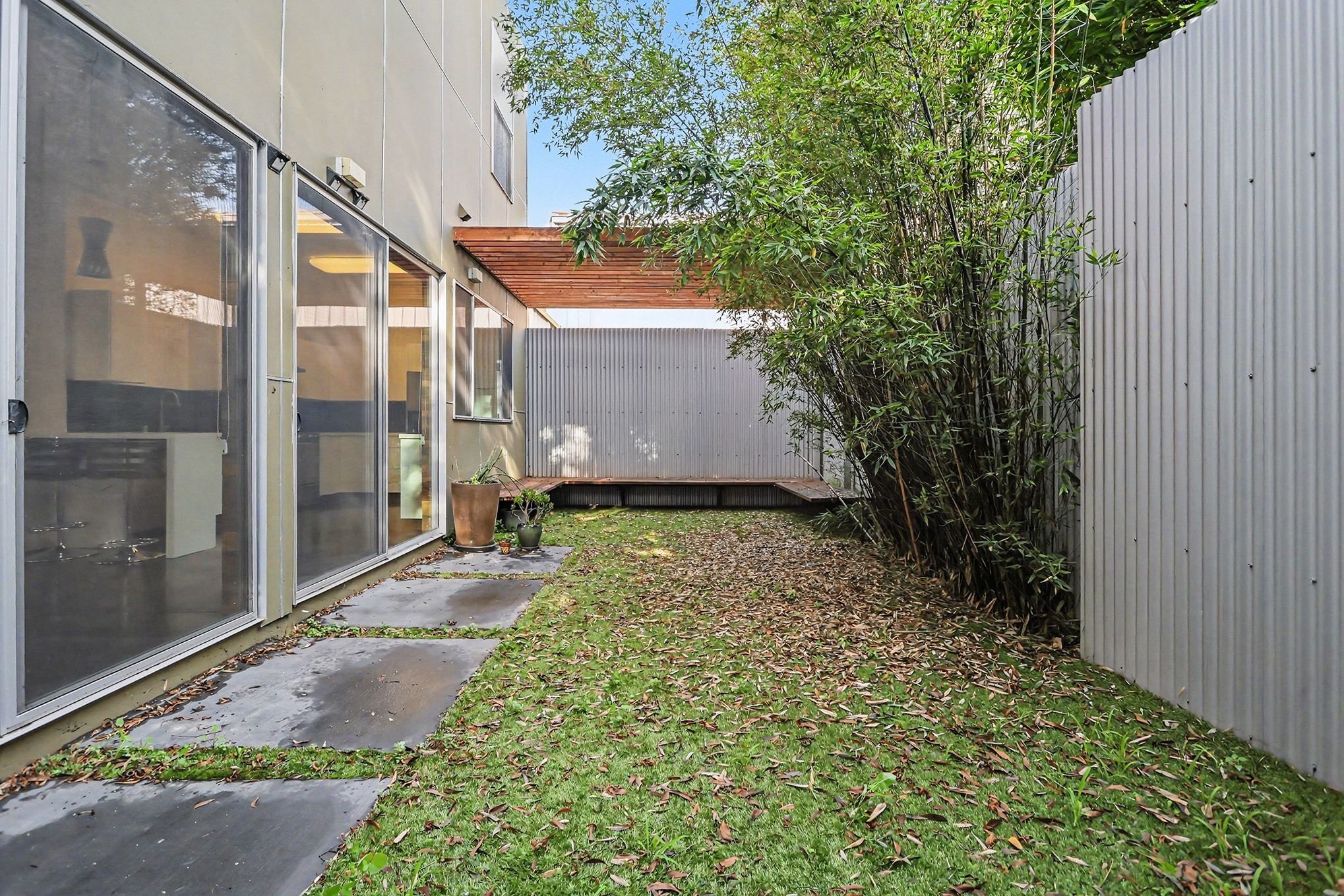 Building Photo - 3425 Louise St