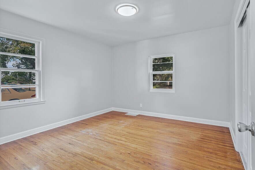 Building Photo - 6107 Bryant Ave N