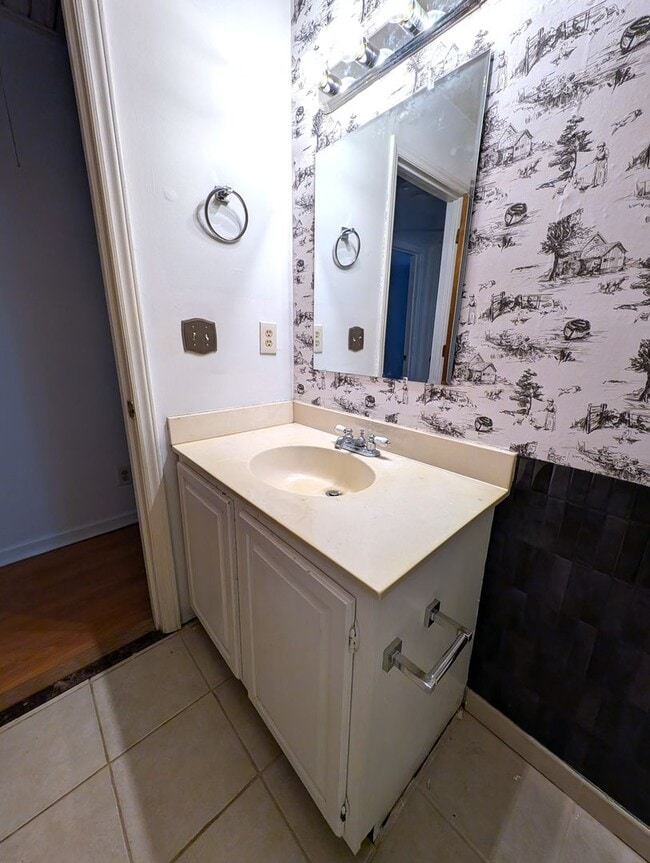 Building Photo - Minutes from Plaza Midwood/Uptown!  Belmon...