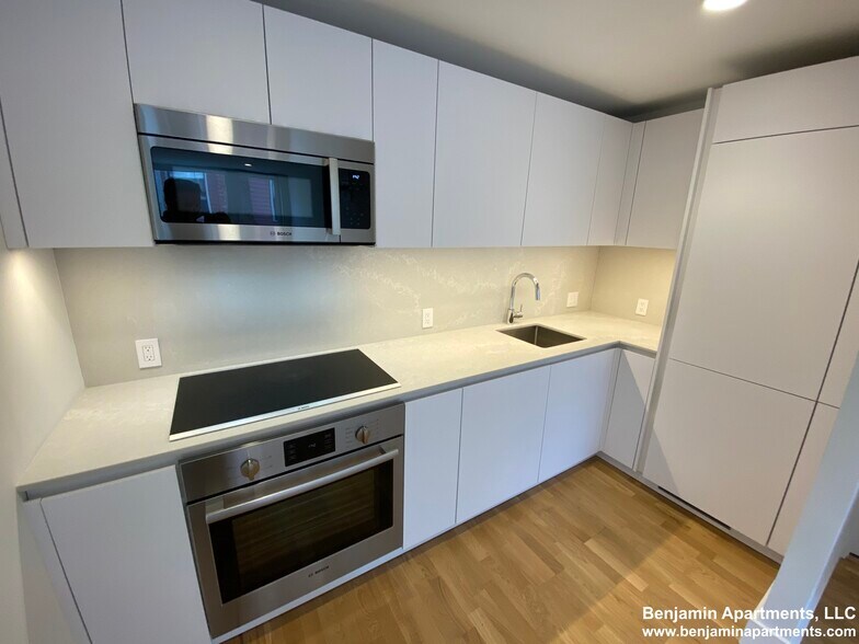 Building Photo - 334 Harvard St