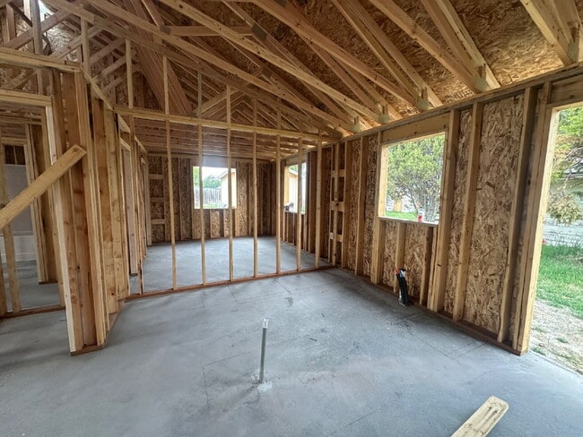 Building Photo - Coming Soon – Brand New 2 Bed, 1 Bath Duplex in Twin Bridges
