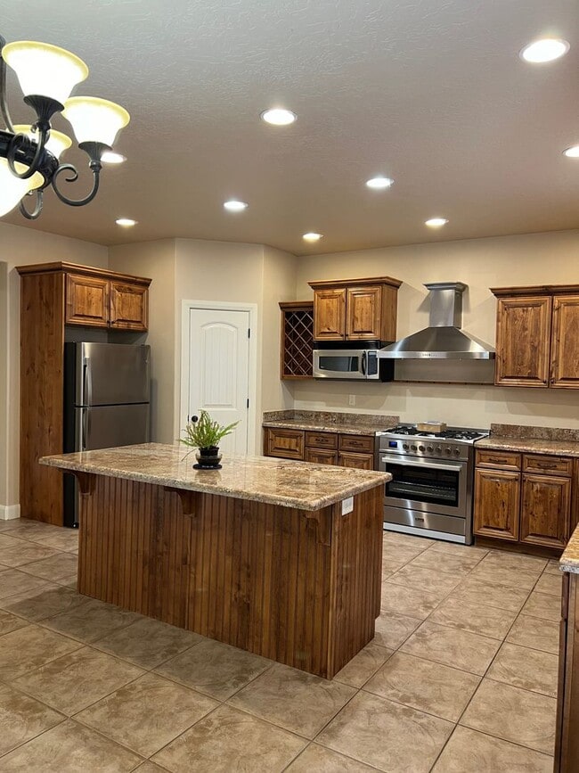 Building Photo - MONTH TO MONTH LEASE ONLY. Beautiful Custo...