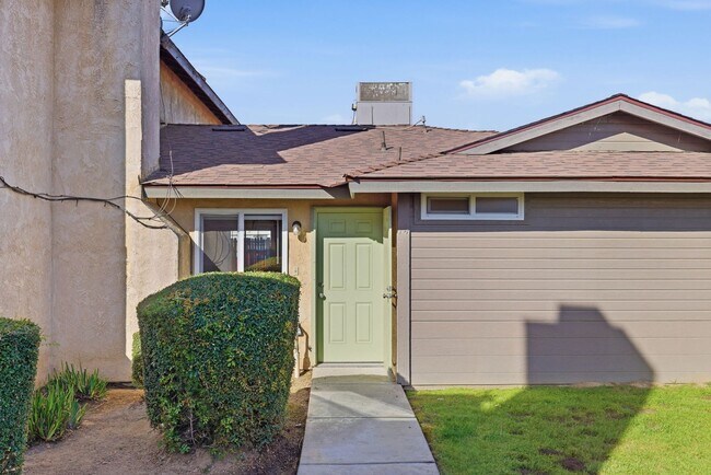 Building Photo - $1,000 Off First Month's Rent | 3-Bedroom Home with Detached 2-Car Garage, Fireplace & Private Patio