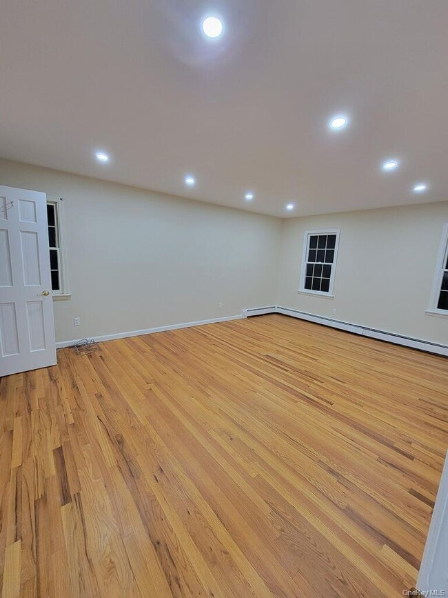 Building Photo - 31 Pond View Dr