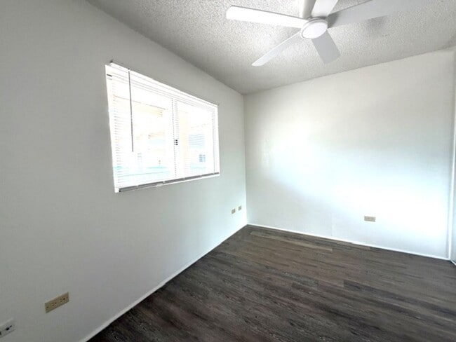 Building Photo - 2 Bedroom, 2 Bathroom, 2 Parking, Salt Lake (Country Club Village)