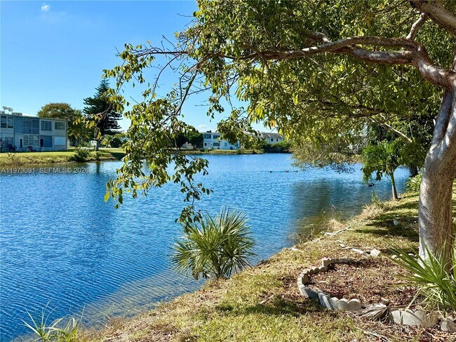 Building Photo - 160 NE 203rd Terrace