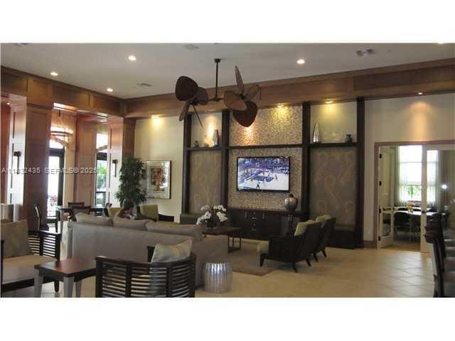 Building Photo - 2950 St Thomas Dr