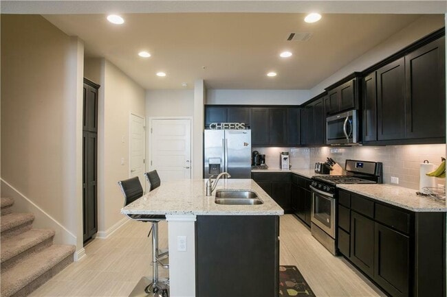 Building Photo - 6814 E Riverside Dr