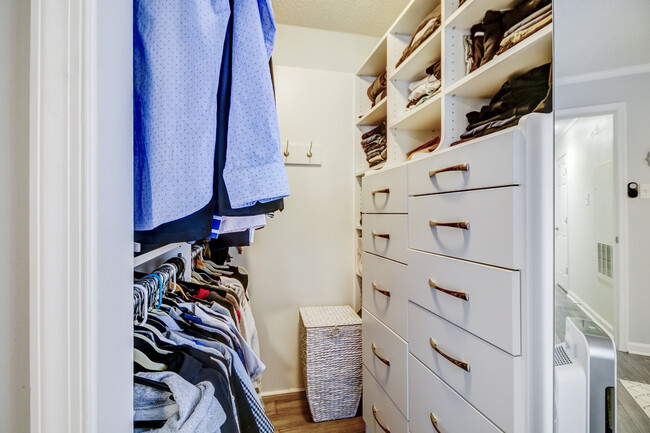 Building Photo - 14201 Woolen Oak Ct