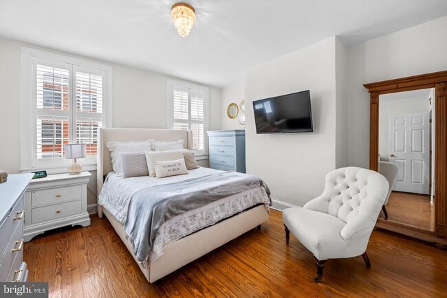 Building Photo - 307 S Exeter St