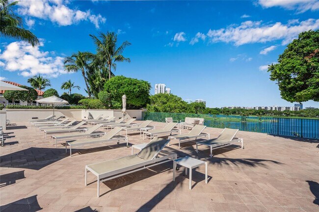 Building Photo - 19900 E Country Club Dr