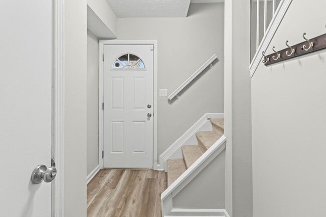 Building Photo - Broad Ripple townhome with garage, updated kitchen, and walkable convenience!