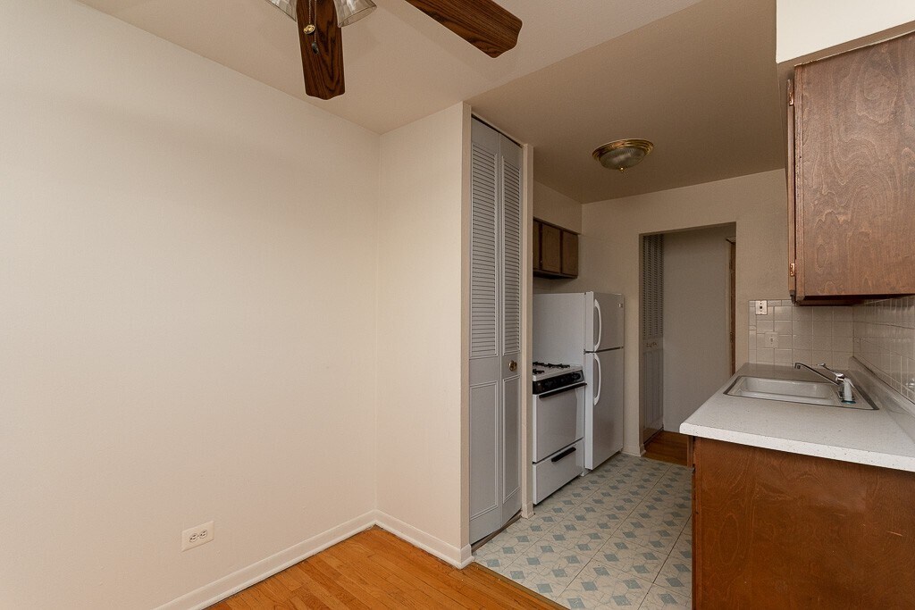 Building Photo - 535 W Aldine Ave