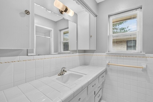Building Photo - 11143 Joymeadow Dr