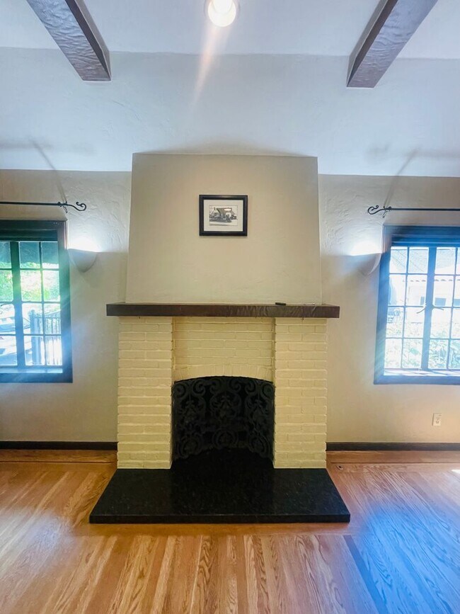 Building Photo - Gorgeous 3bed/2bath home in East Sac