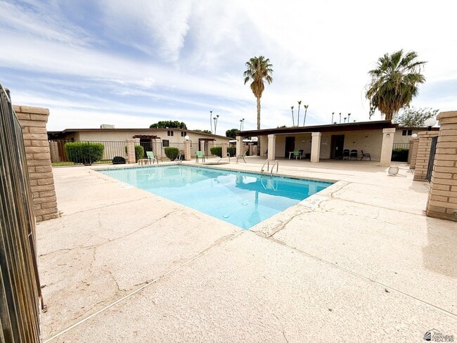 Building Photo - 1465 E Laguna Pl