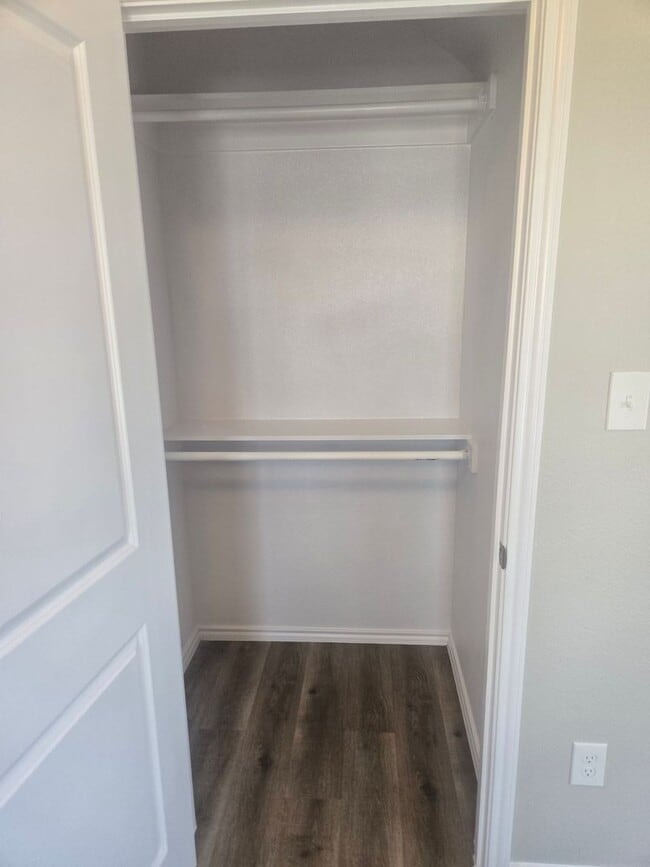 Building Photo - Newly remodeled 4 bedroom 3 full bath two story home located in the heart of Weatherford, TX