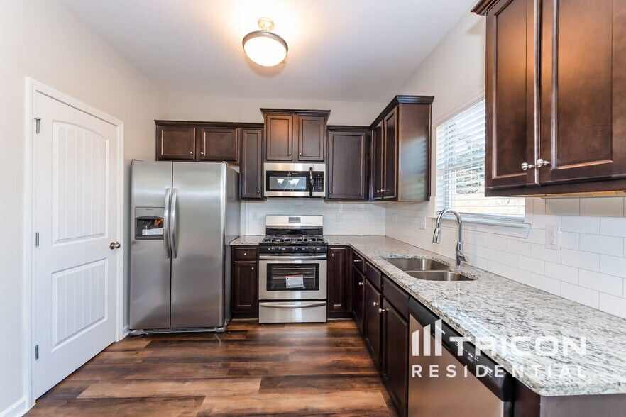 Building Photo - 317 Parkview Pl Dr