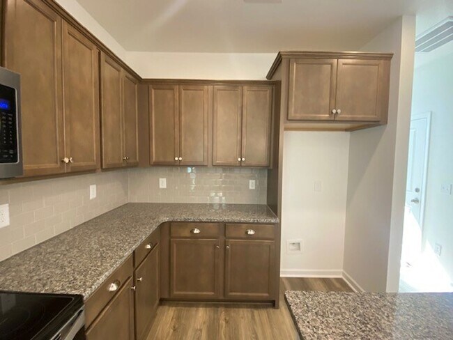 Building Photo - Brand new 3 bedroom 2.5 bath home in Leland